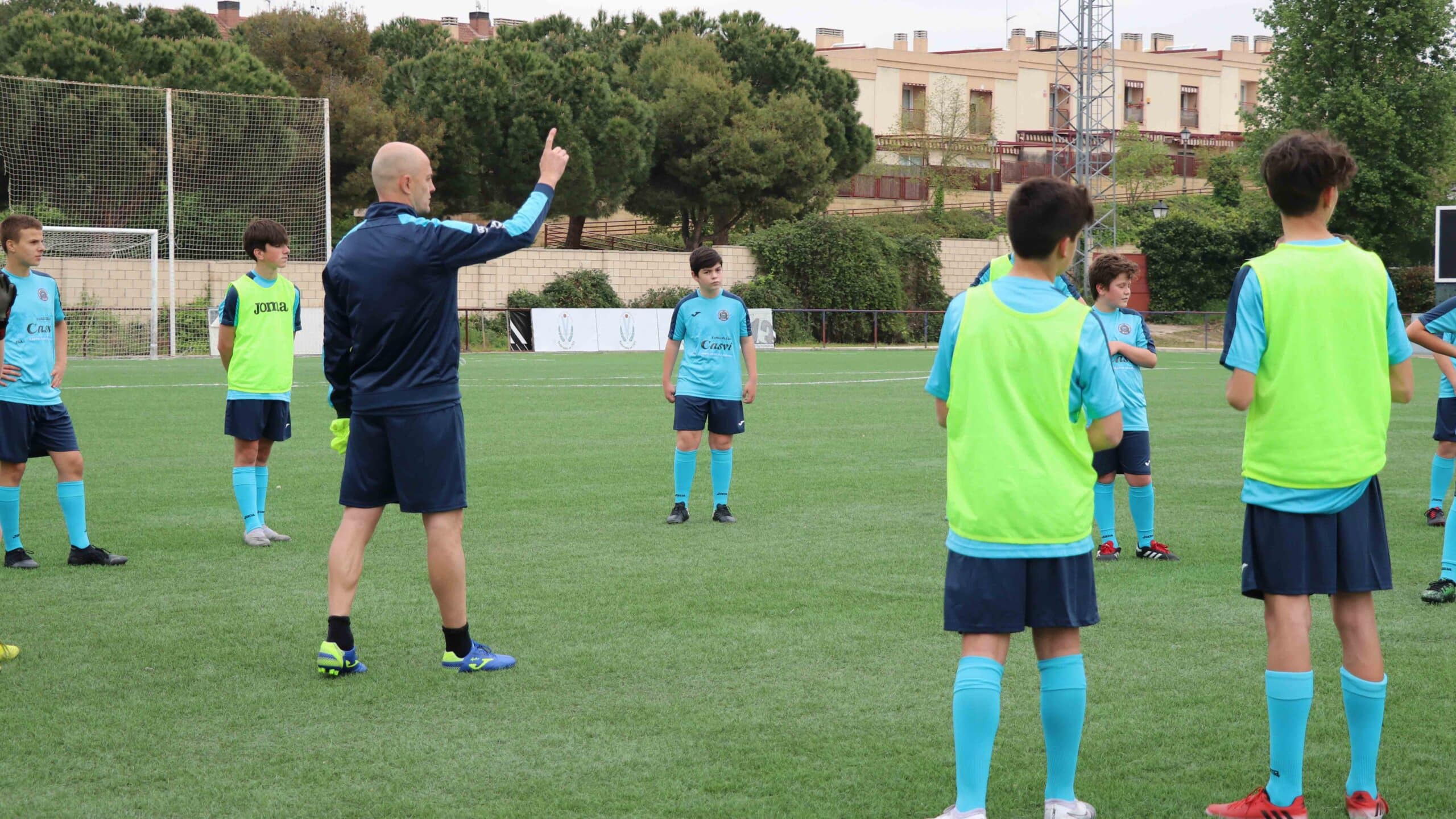 Oriented controls at Casvi Football Academy