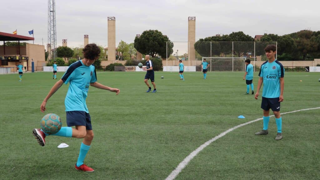 Oriented controls at Casvi Football Academy