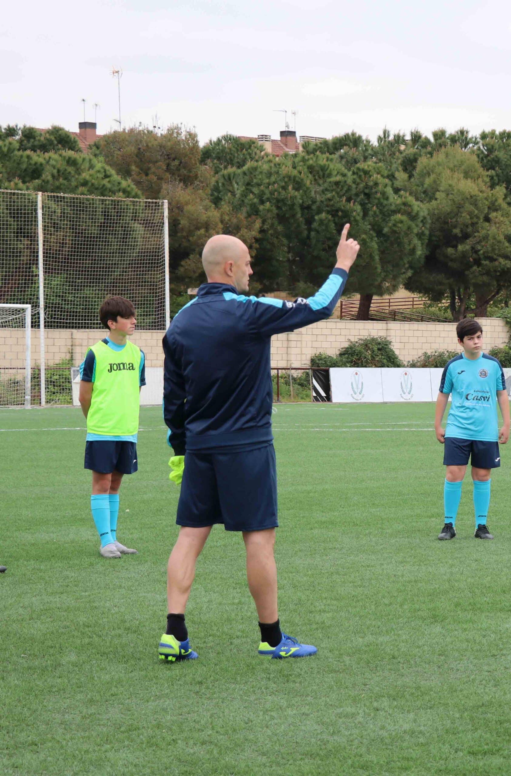 Oriented controls at Casvi Football Academy