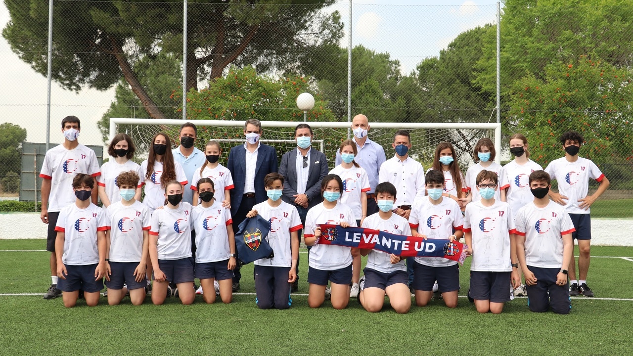 Convenio de Casvi Football Academyh con el Levante Club de Fútbol
